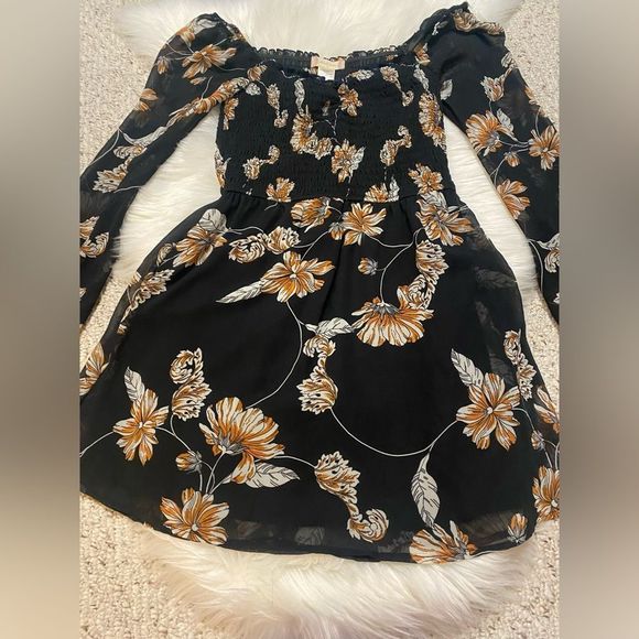 Altar'd State Dresses & Skirts - Alter’d State Off The Shoulder Floral Mini Dress